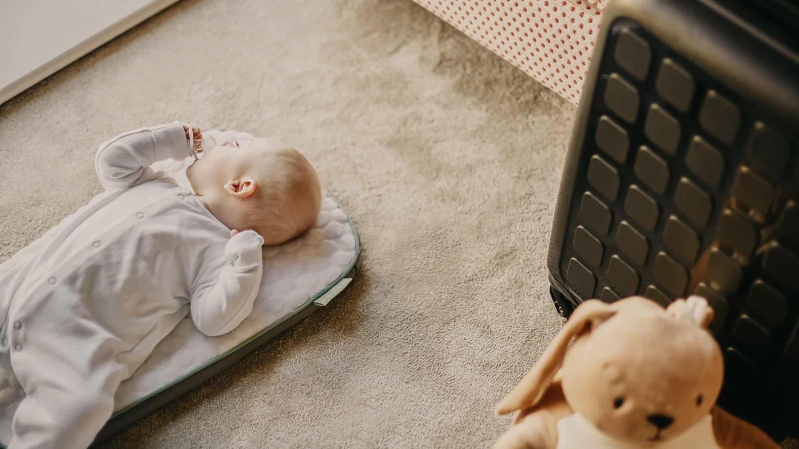 Baby Monitor vs Smart Sock: What Matters at 2 AM? (2026 Parent Guide)